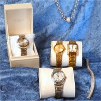 Different styles of valuable women's watches and jewelry